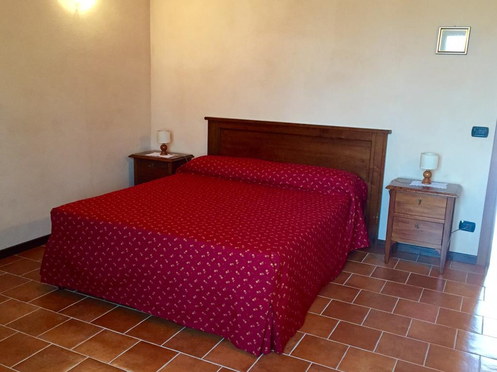 Cascina Stralla Farigliano Szoba fotó