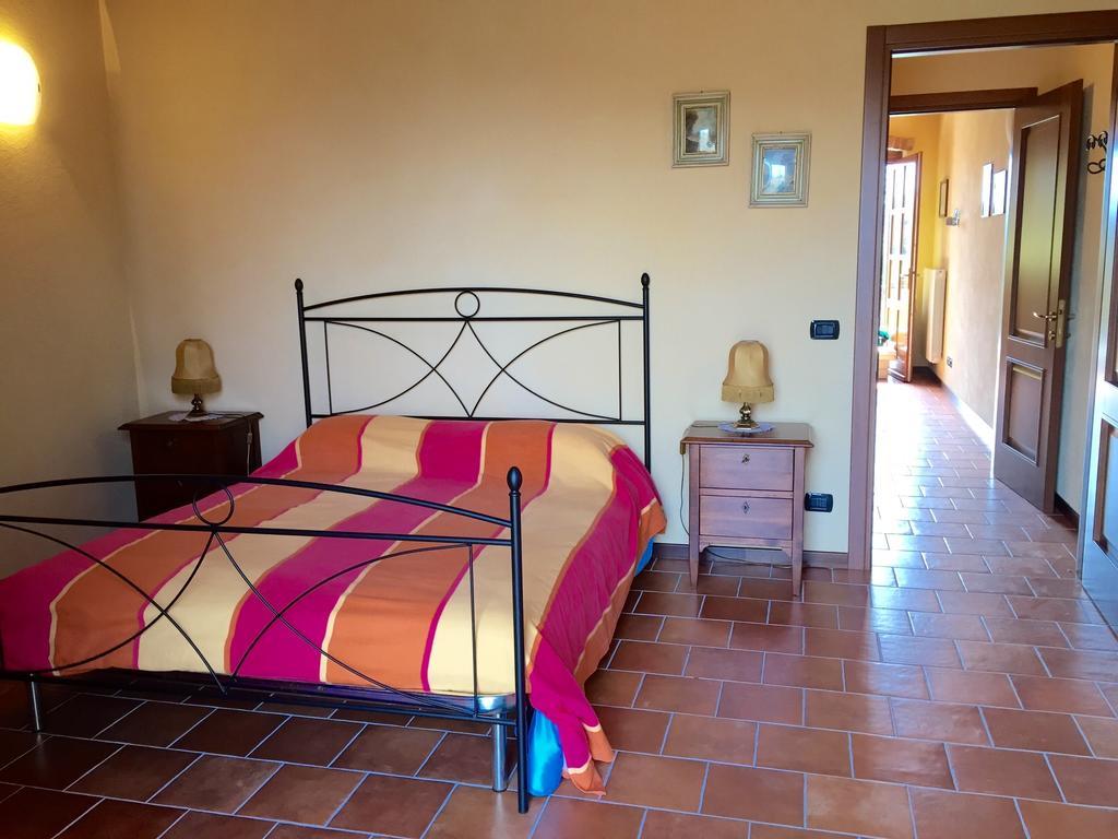 Cascina Stralla Farigliano Szoba fotó